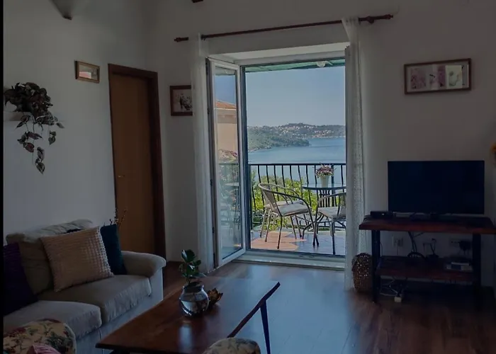 Paula - By The Sea * 米利尼